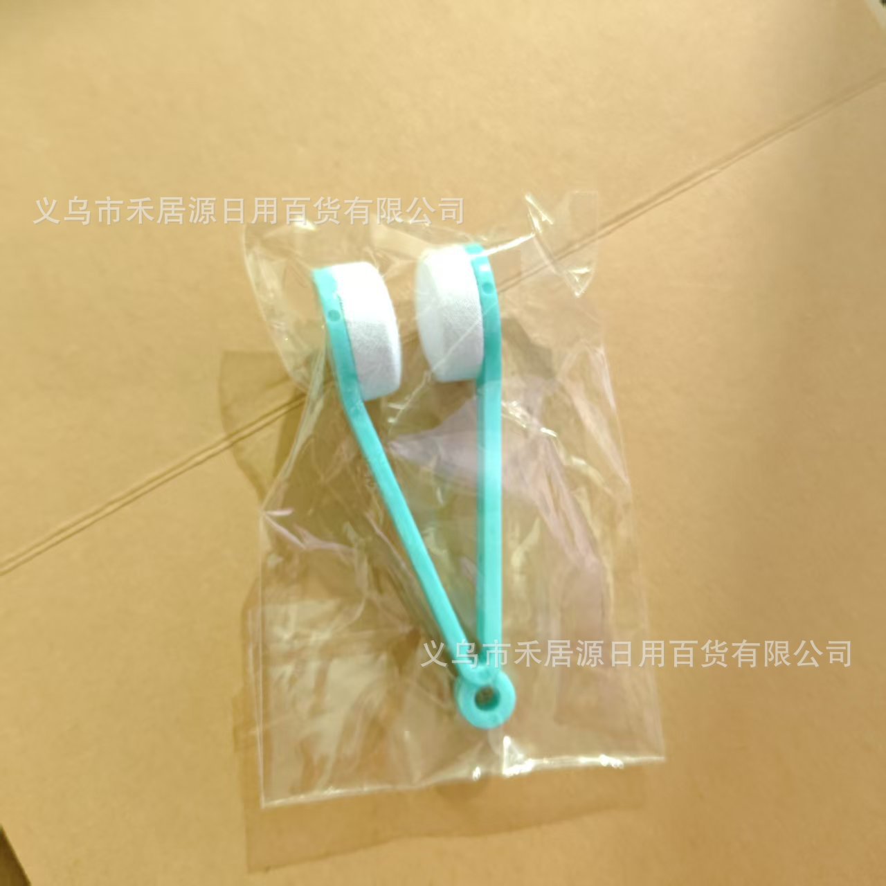 Microfiber glasses cleaner