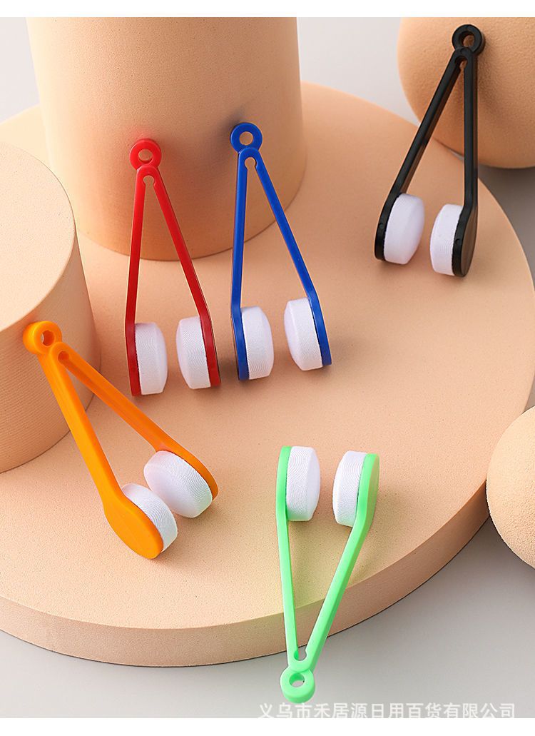 Microfiber glasses cleaner