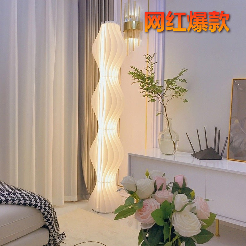 Grass skirt floor lamp