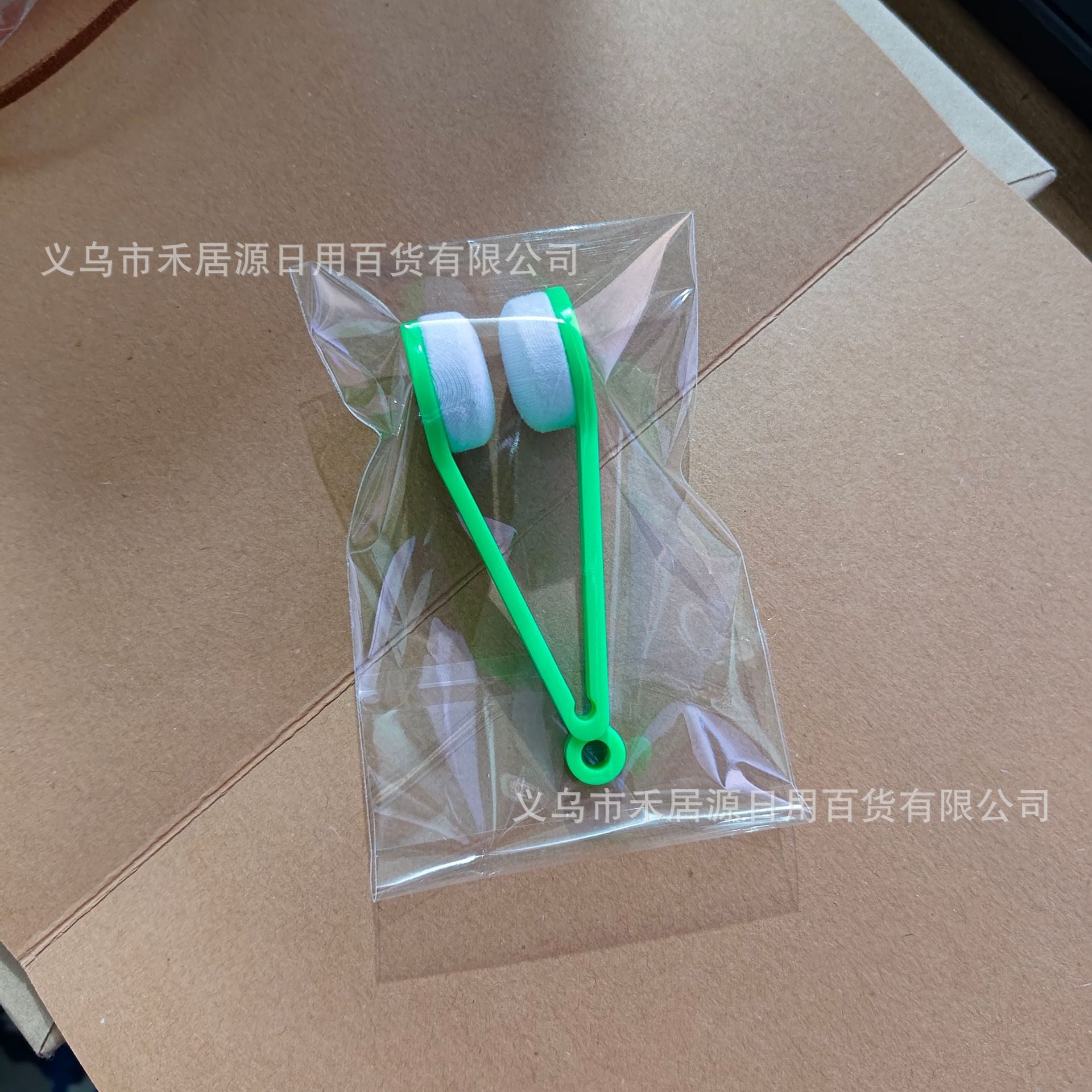 Microfiber glasses cleaner