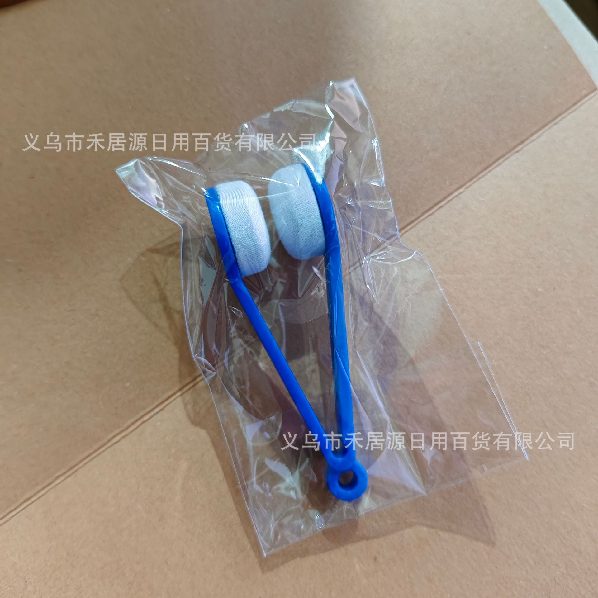 Microfiber glasses cleaner