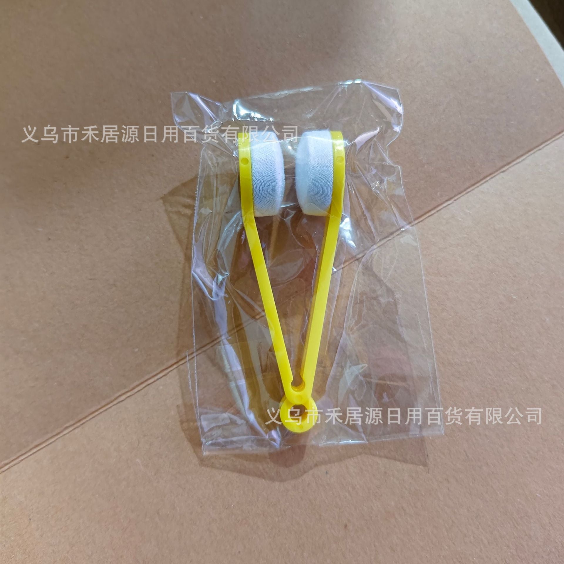 Microfiber glasses cleaner