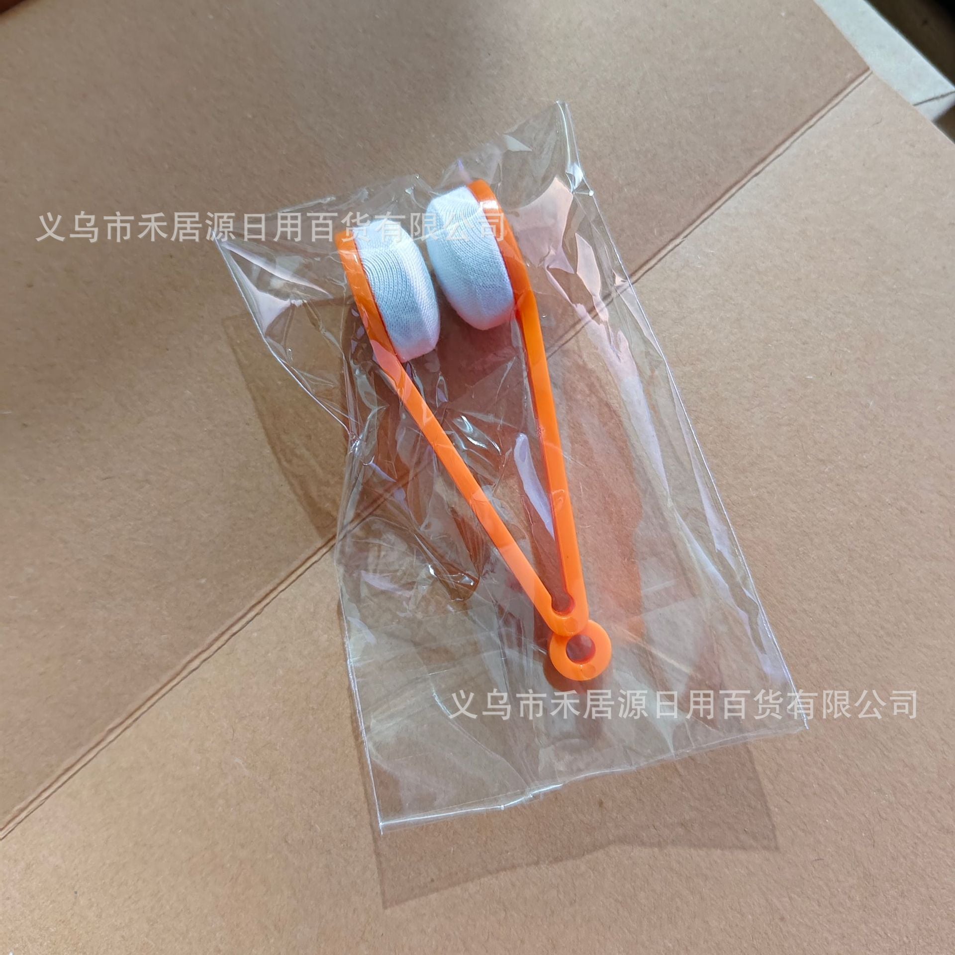 Microfiber glasses cleaner