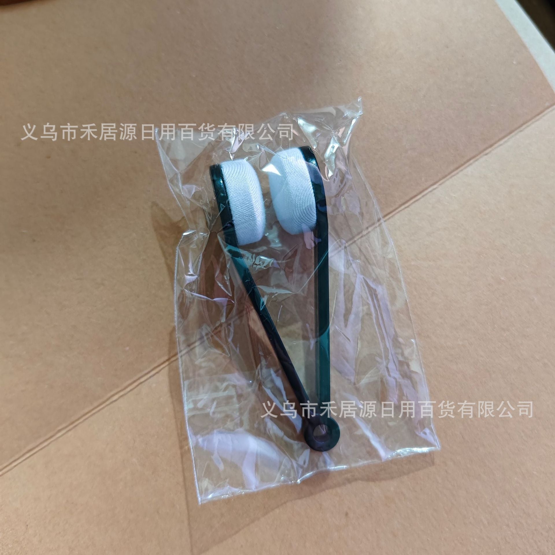 Microfiber glasses cleaner