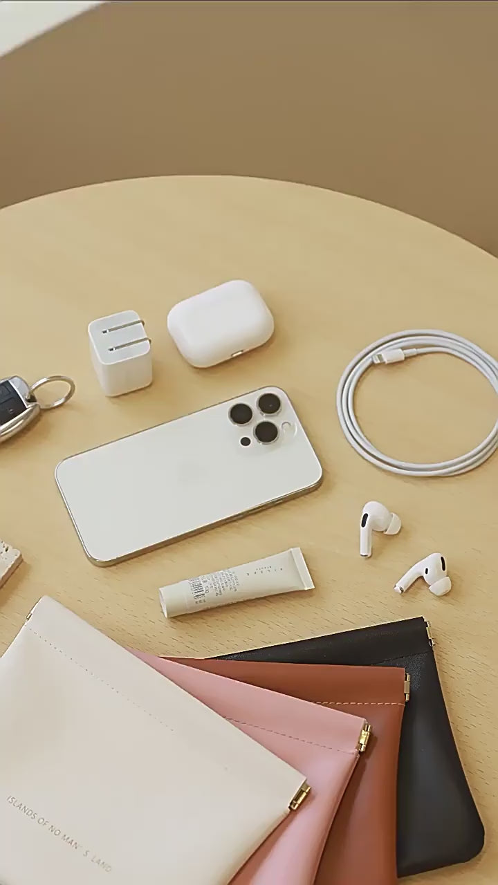 Large elastic closed storage bag